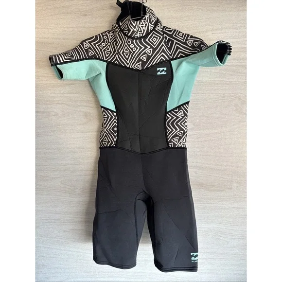 Billabong Synergy 2mm back zip spring shorty wetsuit in the Geo Diamond pattern - Picture 1 of 16